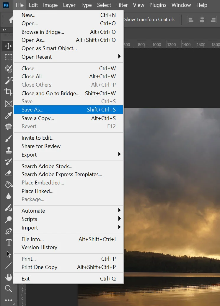 Sur arrière plan d’une image représentant un lac et une montagne à l’horizon : menu Photoshop File → Save as